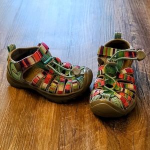 Size 8 Toddler Girl Keen Rainbow Stripe Hiking Sandal Water Shoe